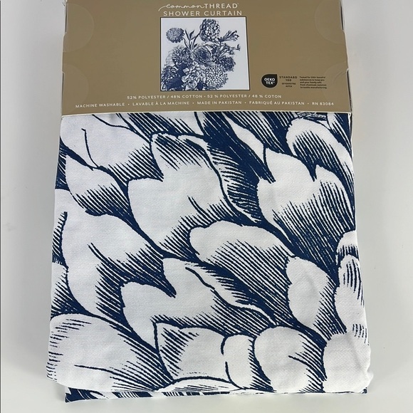 Common Thread Shower Curtain Large Floral Design Blue White 72 x 72 NEW - Picture 8 of 9